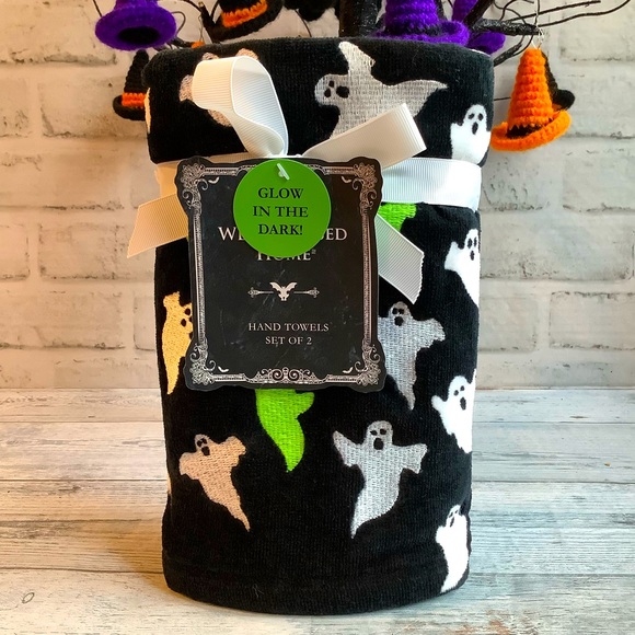 WELL DRESSED HOME 2pk Glow In The Dark Embroidered Ghosts Hand Towels - Picture 2 of 3